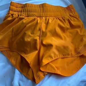 Lululemon RARE vivid amber Hotty hots